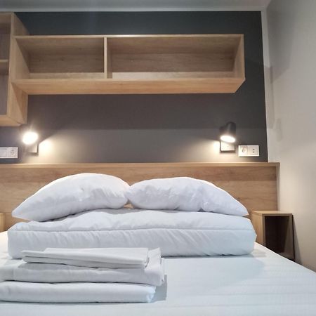 Camping Les Lodges Du Lagon Calvisson Bagian luar foto