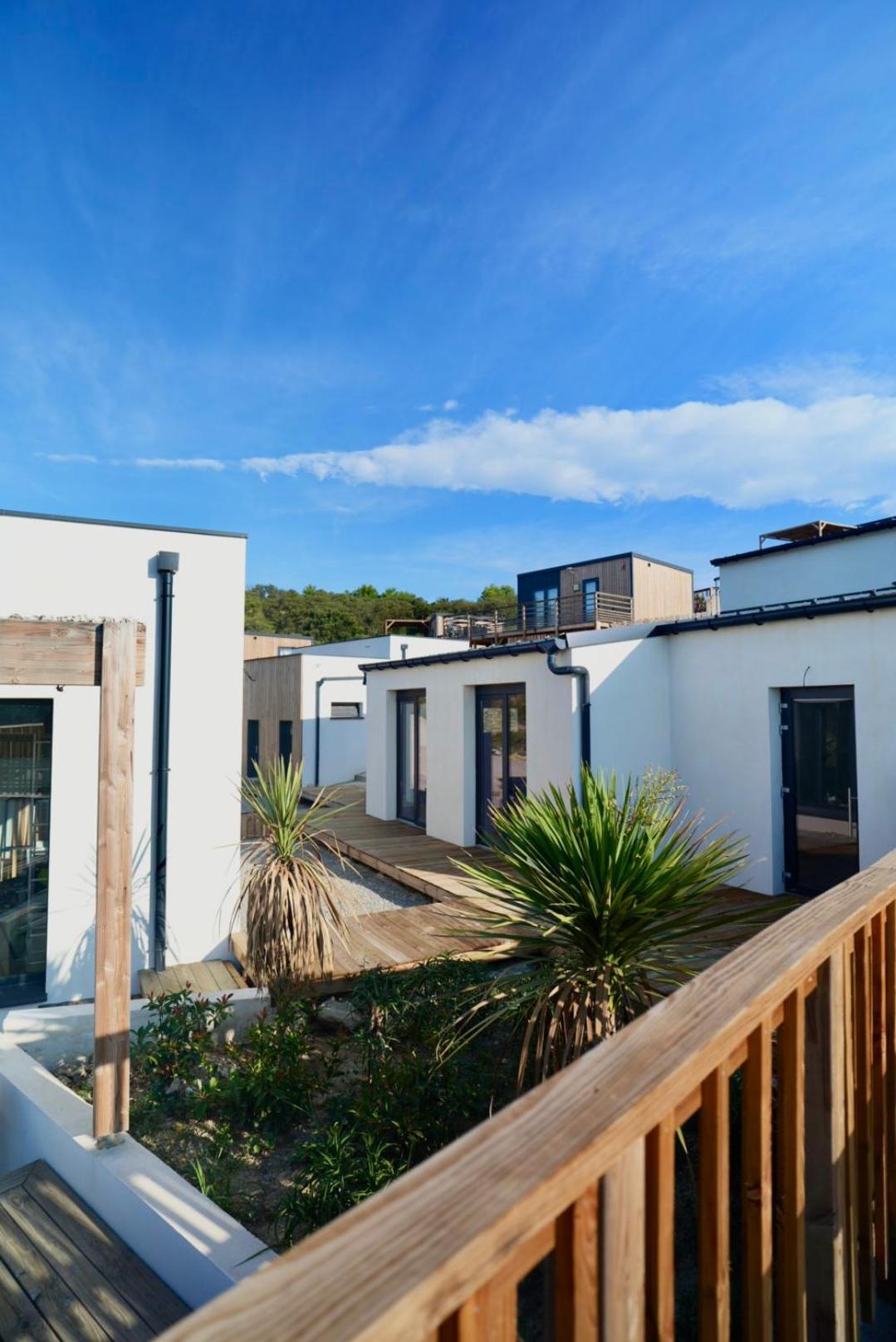 Camping Les Lodges Du Lagon Calvisson Bagian luar foto