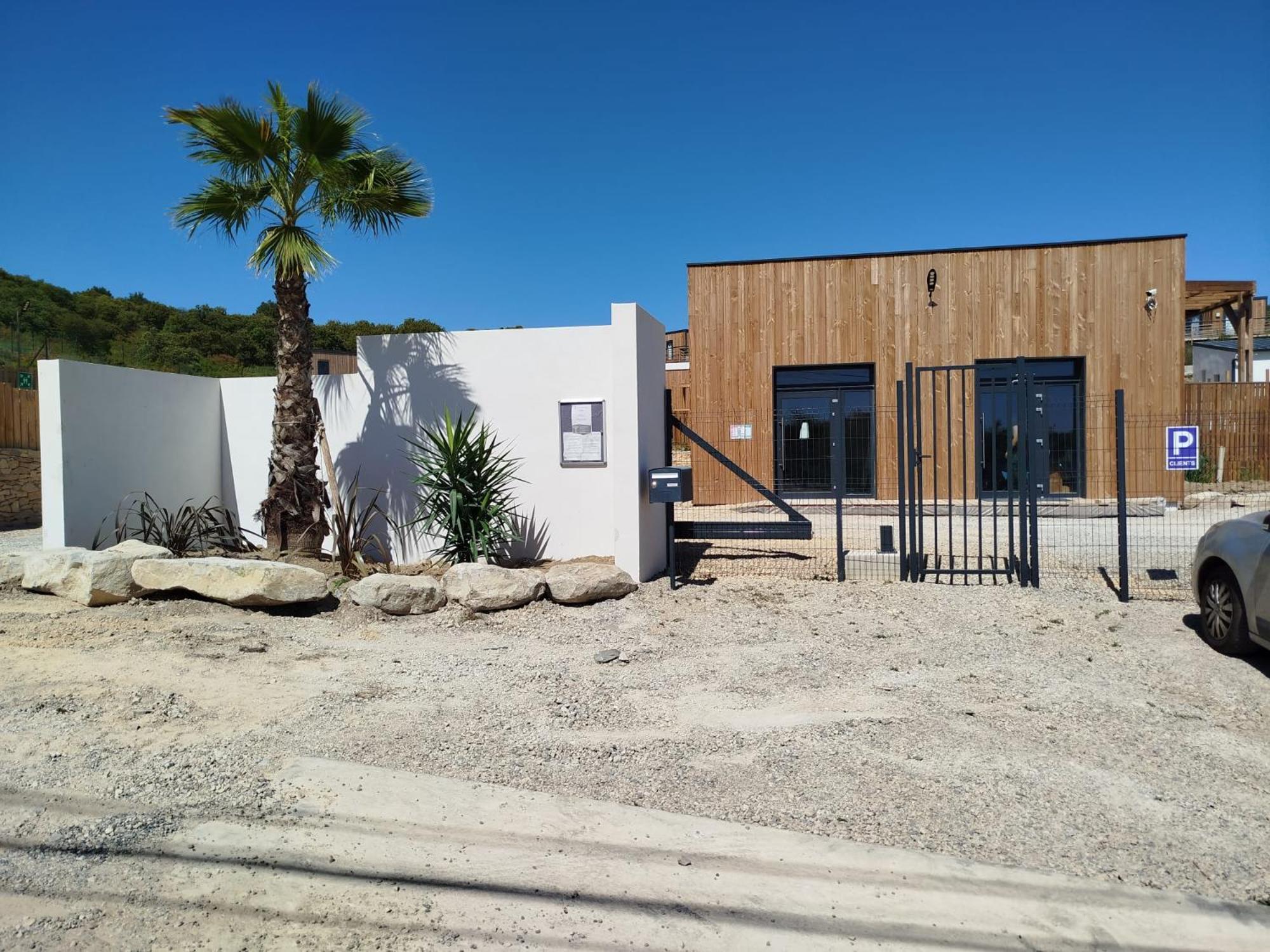Camping Les Lodges Du Lagon Calvisson Bagian luar foto