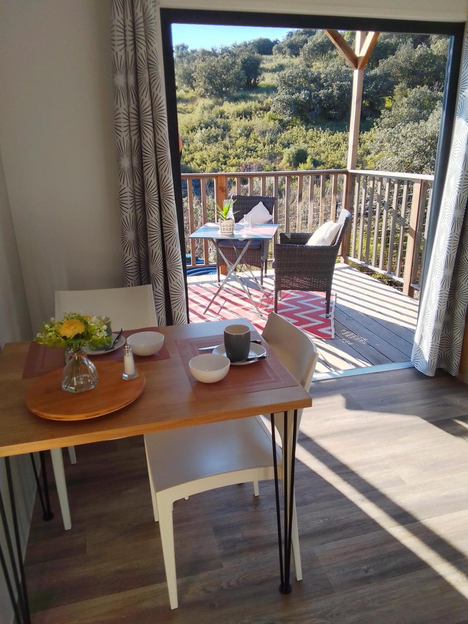 Camping Les Lodges Du Lagon Calvisson Bagian luar foto