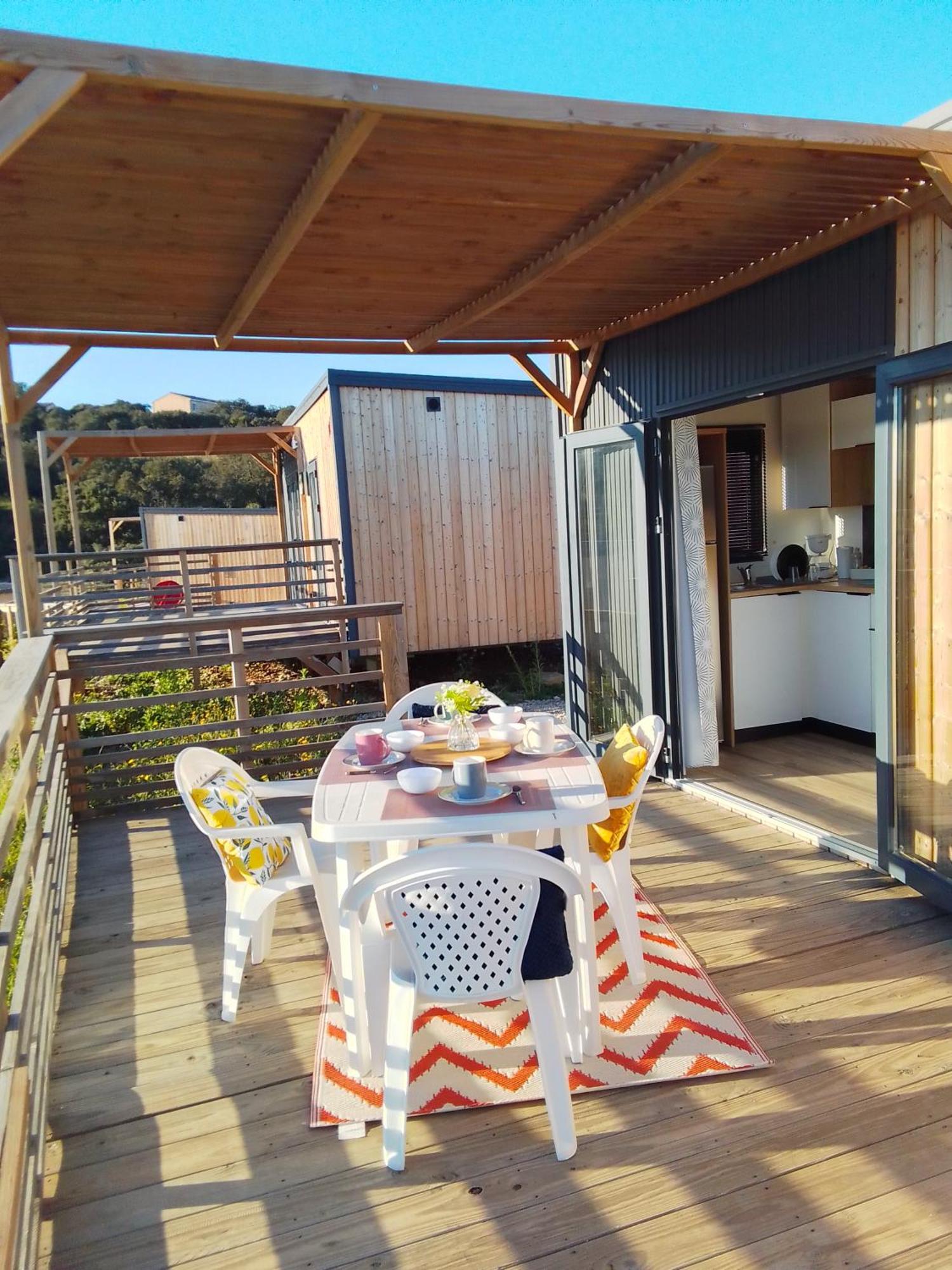 Camping Les Lodges Du Lagon Calvisson Bagian luar foto