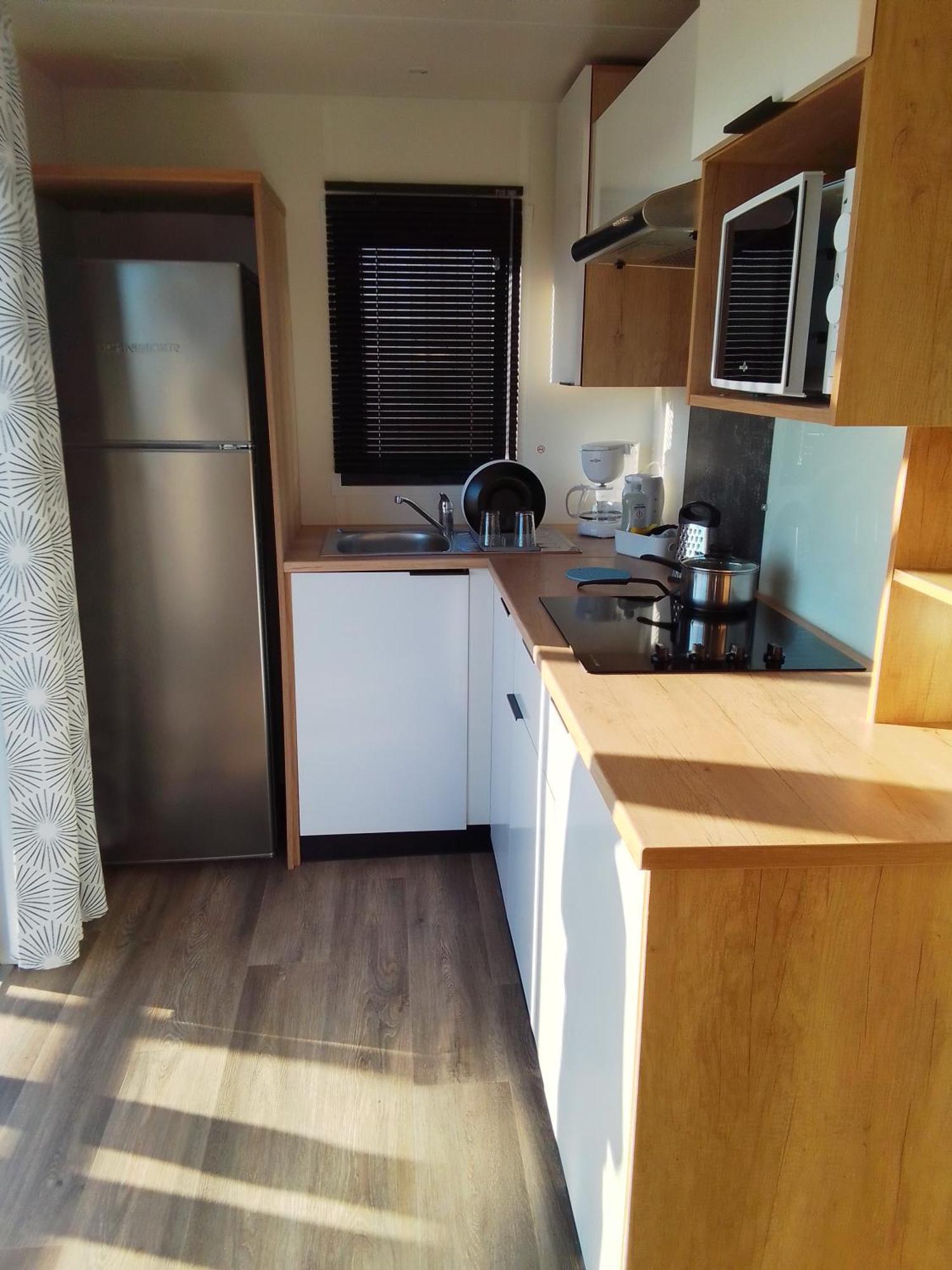 Camping Les Lodges Du Lagon Calvisson Bagian luar foto