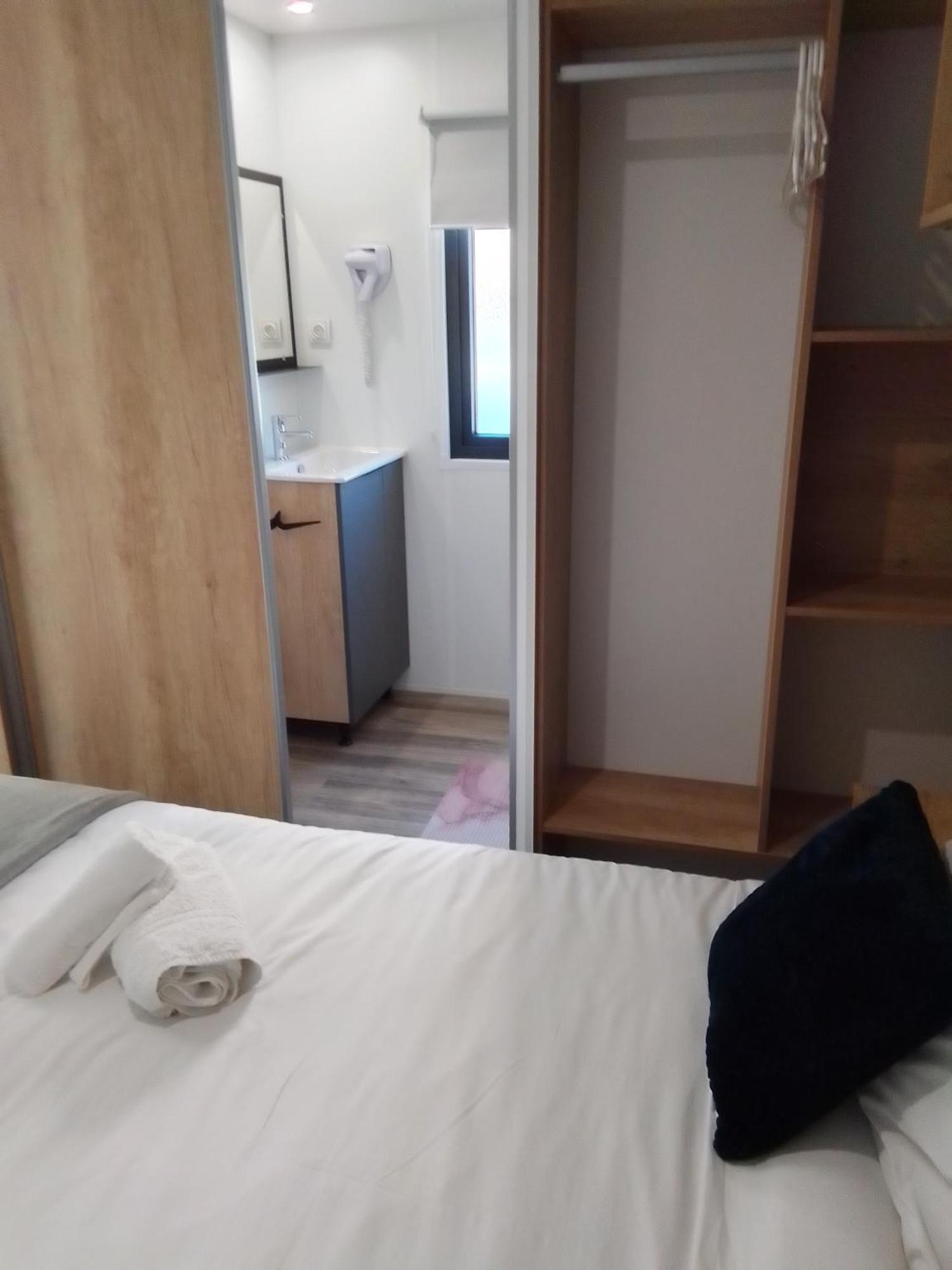 Camping Les Lodges Du Lagon Calvisson Bagian luar foto