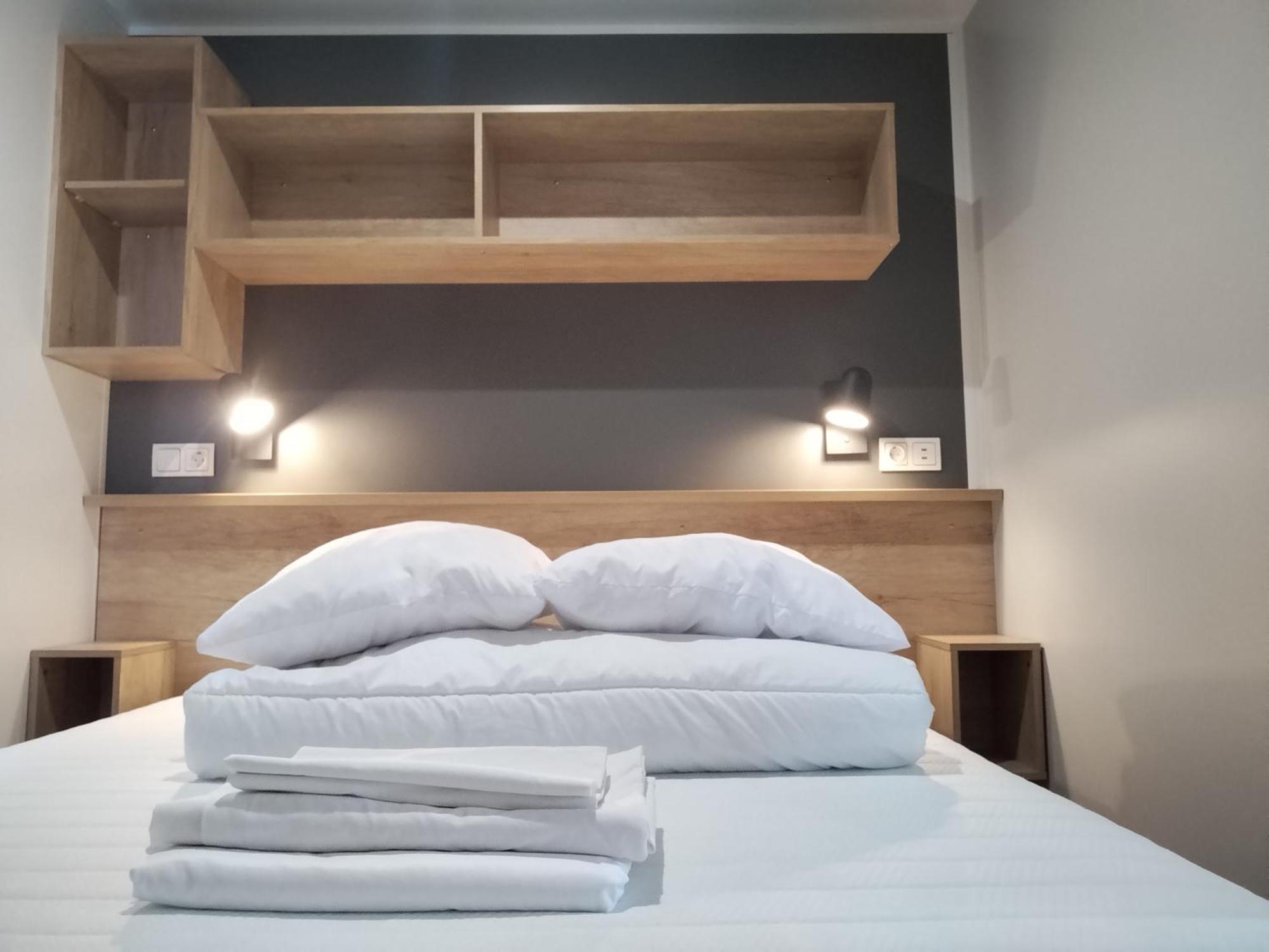 Camping Les Lodges Du Lagon Calvisson Bagian luar foto